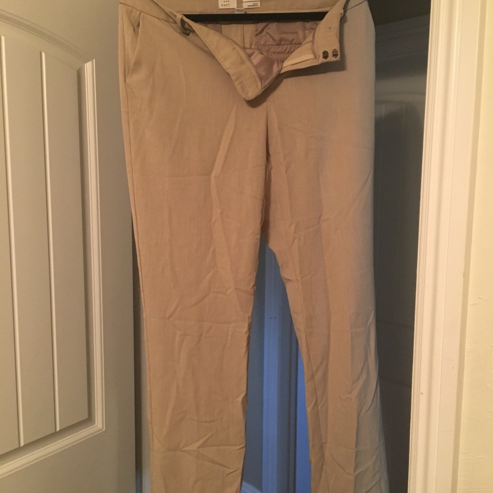 women’s khaki pants